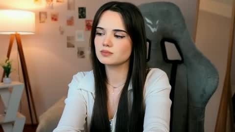 Alice online show from April 24, 8:00 pm