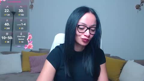 Snapshot of serenesophi chatting on December 4, 7:06 am SereneSophi online show from December 4, 7:06 am