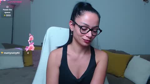 Snapshot of serenesophi chatting on December 7, 2:42 am SereneSophi online show from December 7, 2:42 am