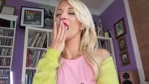 serenexx  your MILF online show from June 1, 8:43 pm