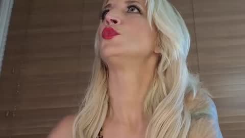 serenexx  your MILF online show from June 25, 6:40 am