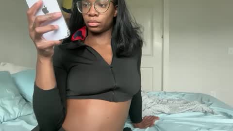 Serenity Bee   online show from April 29, 9:32 pm
