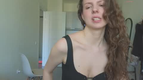 Hey Guys and Girls non-binary personalities  Im Sereta online show from June 7, 10:41 am