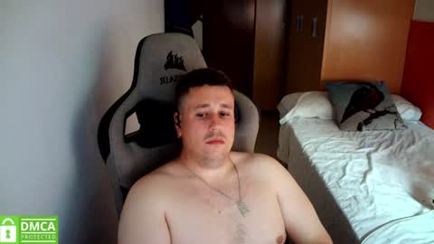 Snapshot of sergio95n chatting on June 22, 5:43 pm Pollos online show from June 22, 5:43 pm