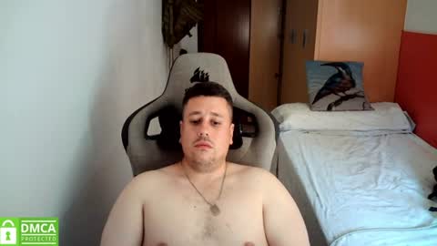 Snapshot of sergio95n chatting on June 25, 1:04 pm Pollos online show from June 25, 1:04 pm