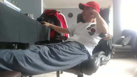 hetero serio discreto online show from January 19, 3:53 pm