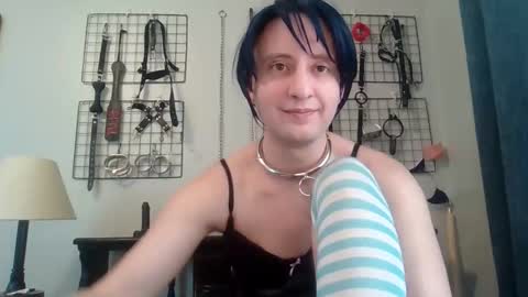 Servile Sarah online show from May 5, 9:56 pm