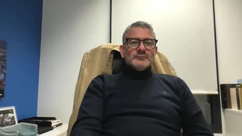 Snapshot of sesamechris92 chatting on November 21, 4:49 pm sesamechris92 online show from November 21, 4:49 pm