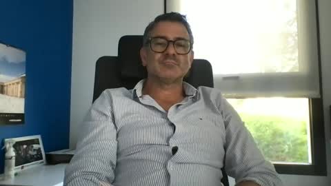 Snapshot of sesamechris92 chatting on July 1, 4:07 pm sesamechris92 online show from July 1, 4:07 pm