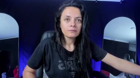 Snapshot of sesymilf chatting on November 15, 6:22 am LUCERO online show from November 15, 6:22 am