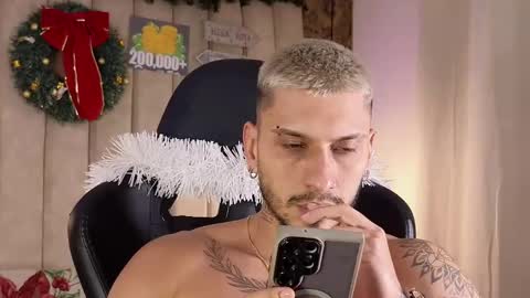 Snapshot of seth_vega_ chatting on December 27, 9:54 pm HEY IM SETH online show from December 27, 9:54 pm