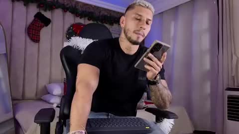 Snapshot of seth_vega_ chatting on December 30, 6:49 pm HEY IM SETH online show from December 30, 6:49 pm