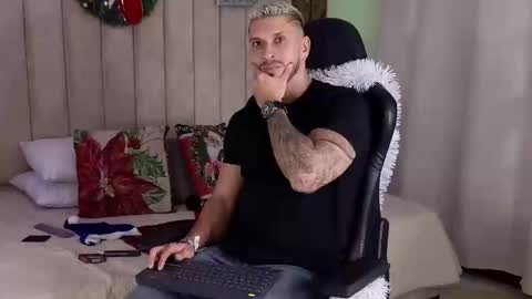 Snapshot of seth_vega_ chatting on December 30, 9:50 pm HEY IM SETH online show from December 30, 9:50 pm