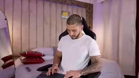 Snapshot of seth_vega_ chatting on January 7, 9:57 pm HEY IM SETH online show from January 7, 9:57 pm