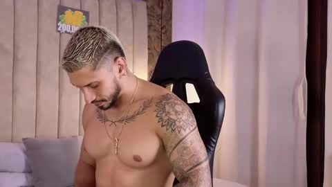 Snapshot of seth_vega_ chatting on January 8, 1:00 am HEY IM SETH online show from January 8, 1:00 am