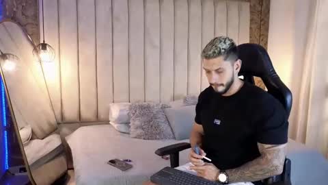 Snapshot of seth_vega_ chatting on January 31, 8:01 pm HEY IM SETH online show from January 31, 8:01 pm