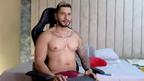 Snapshot of seth_vega_ chatting on February 17, 7:10 pm HEY IM SETH online show from February 17, 7:10 pm