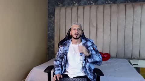 Snapshot of seth_vega_ chatting on February 27, 9:04 pm HEY IM SETH online show from February 27, 9:04 pm