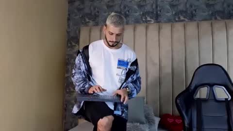 Snapshot of seth_vega_ chatting on February 28, 12:43 am HEY IM SETH online show from February 28, 12:43 am