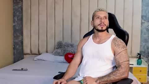 Snapshot of seth_vega_ chatting on March 6, 12:00 am HEY IM SETH online show from March 6, 12:00 am