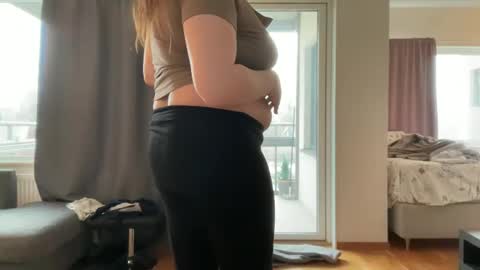 Snapshot of sex6mmm chatting on February 21, 1:11 pm sex6mmm online show from February 21, 1:11 pm