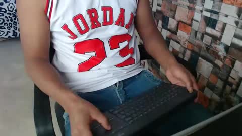 Snapshot of sexatlexx chatting on November 4, 9:25 pm arnold online show from November 4, 9:25 pm