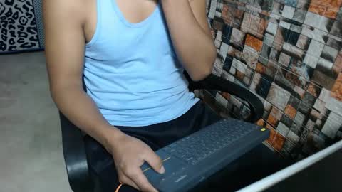 Snapshot of sexatlexx chatting on December 1, 2:27 am arnold online show from December 1, 2:27 am