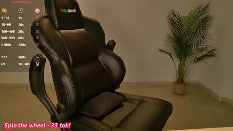 Snapshot of sexberry_ chatting on October 20, 9:54 am Melissa online show from October 20, 9:54 am