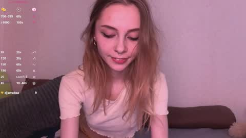 Snapshot of sexdrugg666 chatting on December 25, 11:53 pm Dina online show from December 25, 11:53 pm