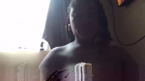 Snapshot of sexie_curvie chatting on October 26, 10:21 am Maggie online show from October 26, 10:21 am