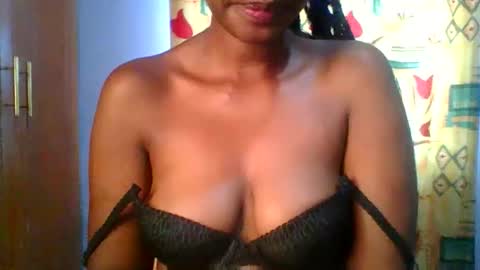Snapshot of sexie_curvie chatting on November 11, 11:10 am Maggie online show from November 11, 11:10 am