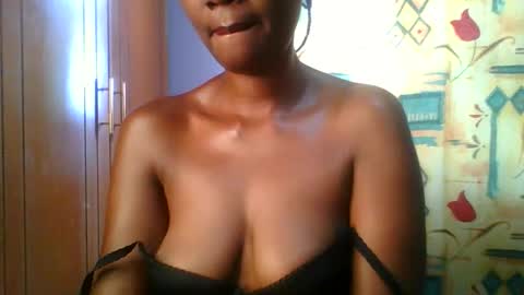 Snapshot of sexie_curvie chatting on November 15, 12:23 pm Maggie online show from November 15, 12:23 pm