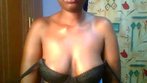 Snapshot of sexie_curvie chatting on November 16, 1:00 am Maggie online show from November 16, 1:00 am