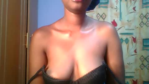 Snapshot of sexie_curvie chatting on November 21, 8:07 pm Maggie online show from November 21, 8:07 pm