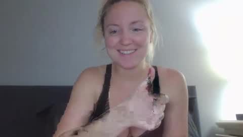 Snapshot of sexiirose22 chatting on February 9, 6:47 pm Rose online show from February 9, 6:47 pm