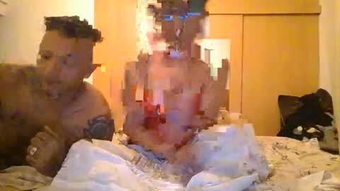 Snapshot of sexmonsterz chatting on March 22, 9:18 pm Robs and Jenn online show from March 22, 9:18 pm