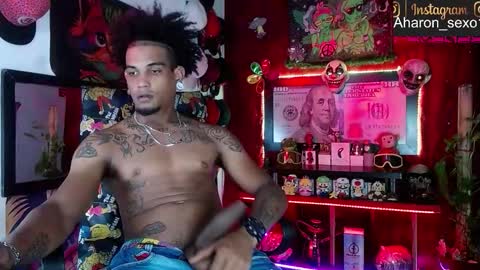 Aharon  ravelo online show from December 14, 1:11 am