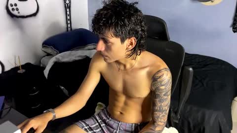 Snapshot of sexoyrock chatting on December 17, 5:24 am ROCKERO online show from December 17, 5:24 am