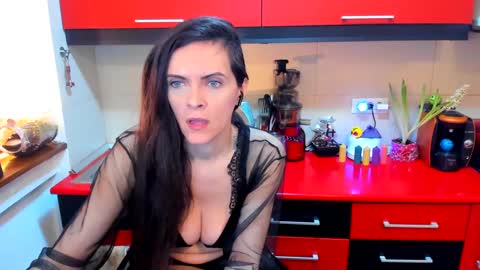 Snapshot of sexqueen1111 chatting on February 16, 3:05 pm sexqueen1111 online show from February 16, 3:05 pm