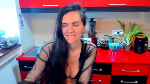 Snapshot of sexqueen1111 chatting on March 3, 1:42 am sexqueen1111 online show from March 3, 1:42 am
