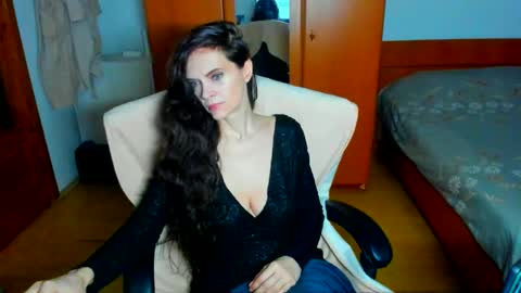 Snapshot of sexqueen1111 chatting on May 6, 6:52 am sexqueen1111 online show from May 6, 6:52 am