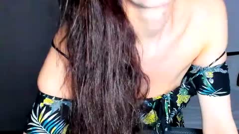 Snapshot of sexqueen1111 chatting on June 21, 8:33 pm sexqueen1111 online show from June 21, 8:33 pm