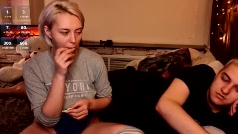 Snapshot of sexvibecouple chatting on October 29, 6:42 pm sexvibecouple online show from October 29, 6:42 pm