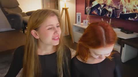 Snapshot of sexxxsirens chatting on October 6, 9:51 am Hannah Monica Annie Andrea Eva Lina online show from October 6, 9:51 am