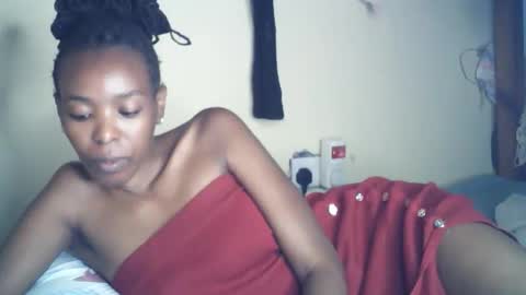 Snapshot of sexxy_curvy23 chatting on May 5, 5:15 am sexxy_curvy23 online show from May 5, 5:15 am