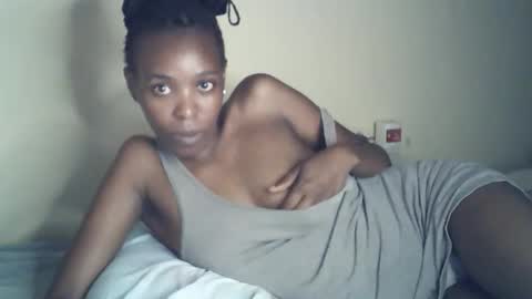 Snapshot of sexxy_curvy23 chatting on May 7, 6:02 pm sexxy_curvy23 online show from May 7, 6:02 pm