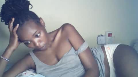 Snapshot of sexxy_curvy23 chatting on May 9, 2:17 am sexxy_curvy23 online show from May 9, 2:17 am