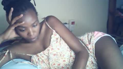 Snapshot of sexxy_curvy23 chatting on May 18, 3:57 am sexxy_curvy23 online show from May 18, 3:57 am