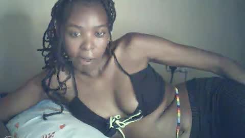 Snapshot of sexxy_curvy23 chatting on May 27, 4:09 am sexxy_curvy23 online show from May 27, 4:09 am
