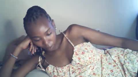 Snapshot of sexxy_curvy23 chatting on June 5, 9:15 am sexxy_curvy23 online show from June 5, 9:15 am